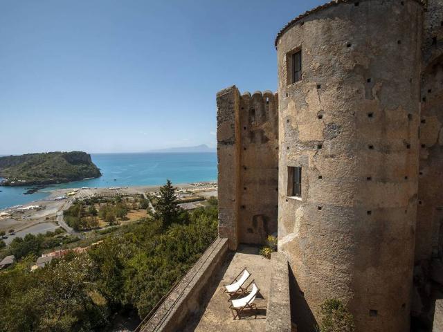 Palazzo in vendita a Fiuzzi, Calabria