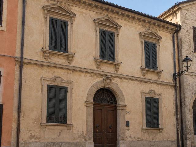 Palazzo in vendita a Prato, Toscana