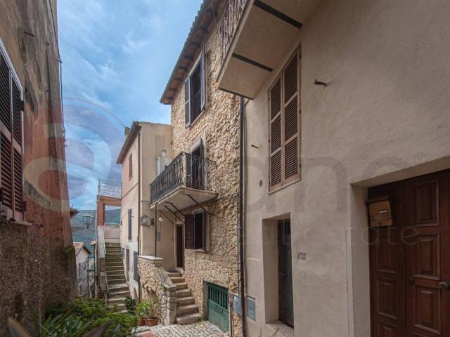 Palazzo in vendita a Prossedi, Lazio