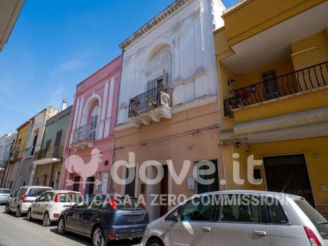 Palazzo in vendita a Pulsano, Taranto