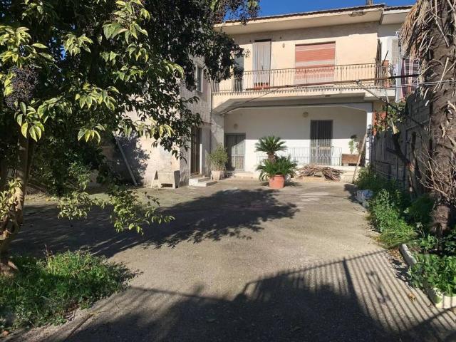 Palazzo in vendita a Qualiano, Napoli