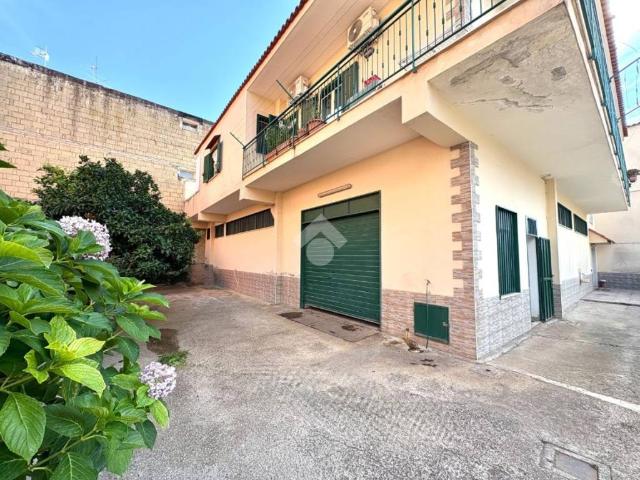 Palazzo in vendita a Qualiano, Napoli