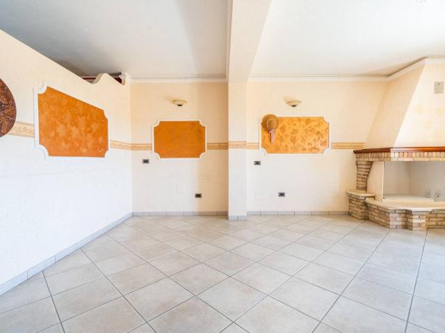 Palazzo in vendita a Quartiere dei Musicisti, Quartu Sant'elena