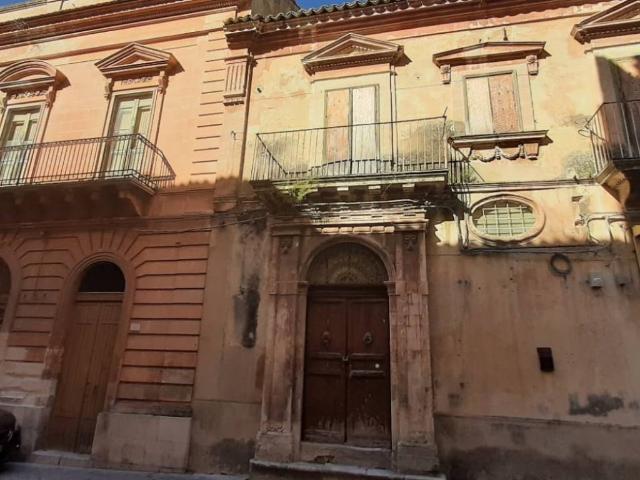 Palazzo in vendita a Ragusa, Cappuccini