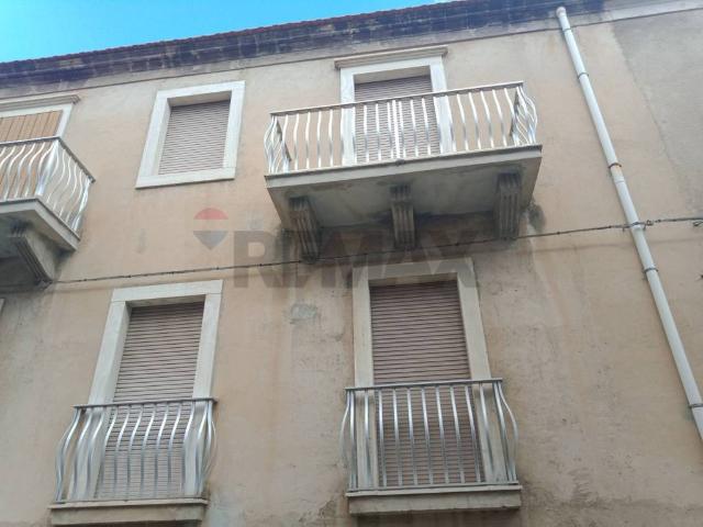 Palazzo in vendita a Ragusa Ibla, Ragusa