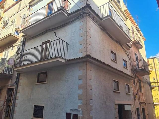 Palazzo in vendita a Ragusa Ibla, Ragusa