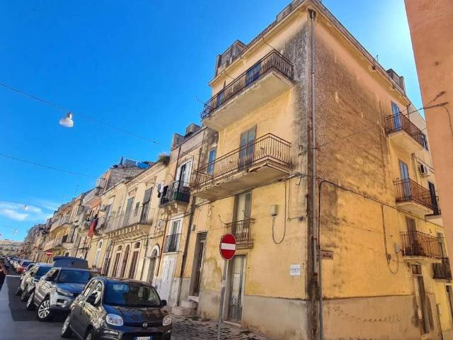 Palazzo in vendita a Ragusa Ibla, Ragusa