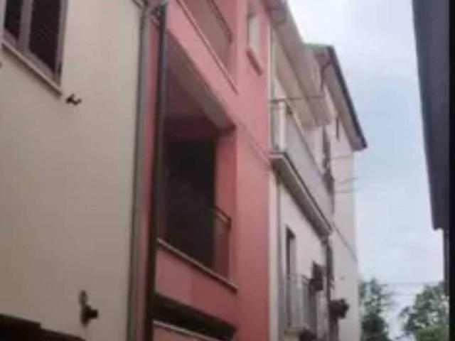 Palazzo in vendita a Unione dei comuni Terre dei Peligni, Raiano
