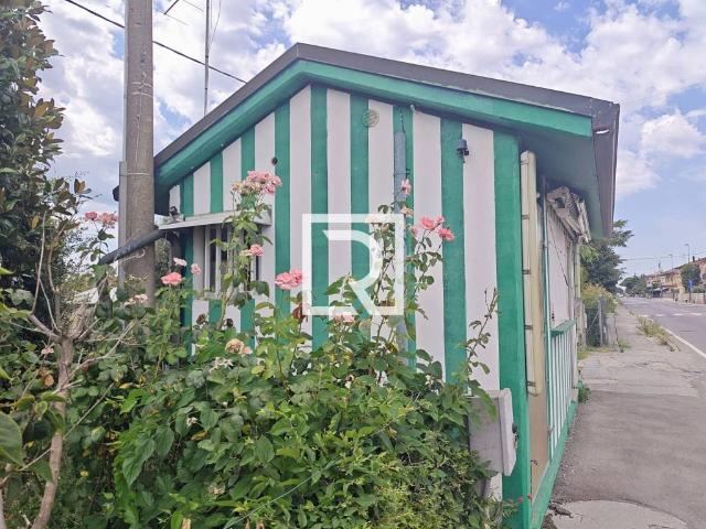 Locale Commerciale in vendita a Porto Fuori, Ravenna