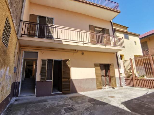 Palazzo in vendita a Recale, Campania