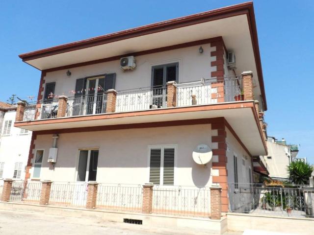 Palazzo in vendita a Recale, Campania