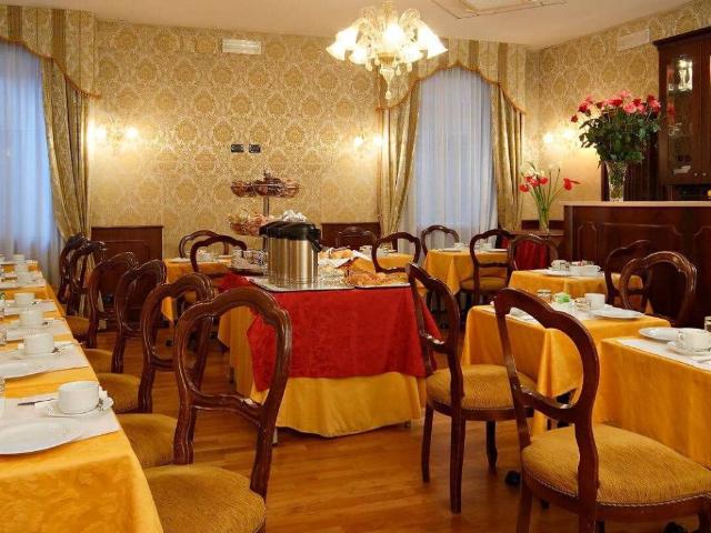 Palazzo in vendita a Marche, Macerata