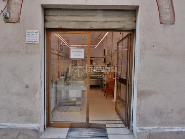Palazzo in vendita a Castelnuovo, Marche