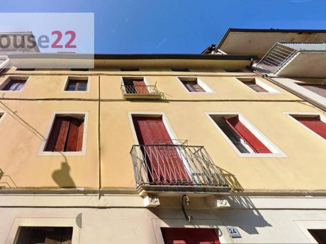 Palazzo in vendita a Recoaro Terme, Veneto