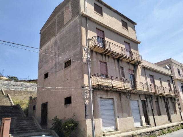 Palazzo in vendita a Calabria, Reggio Calabria