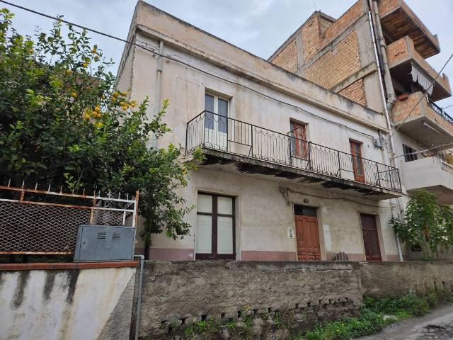 Palazzo in vendita a Calabria, Reggio Calabria