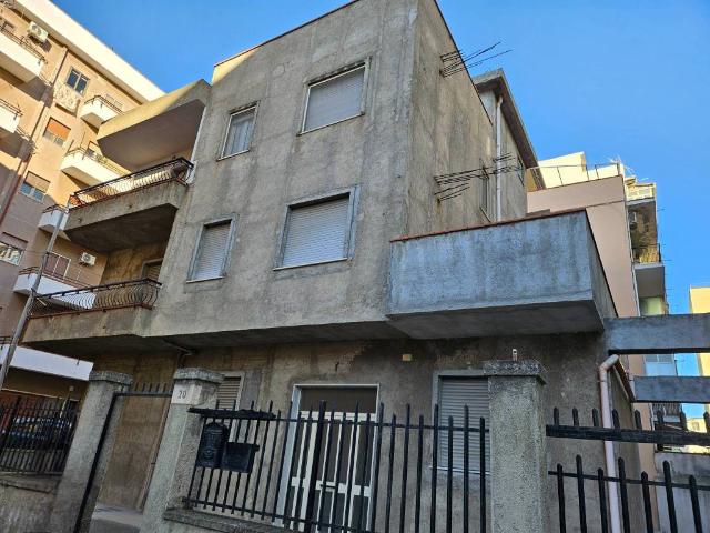 Palazzo in vendita a Calabria, Reggio Calabria