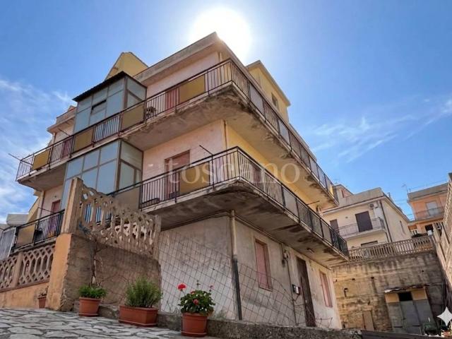 Palazzo in vendita a Calabria, Reggio Calabria
