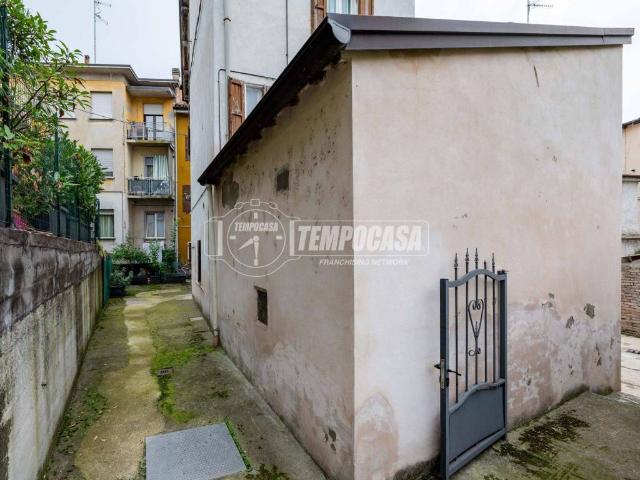 Palazzo in vendita a Crocetta, Re