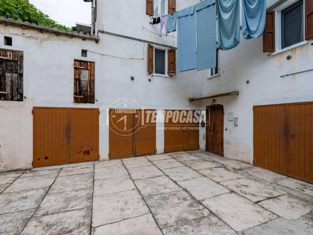 Palazzo in vendita a Crocetta, Re