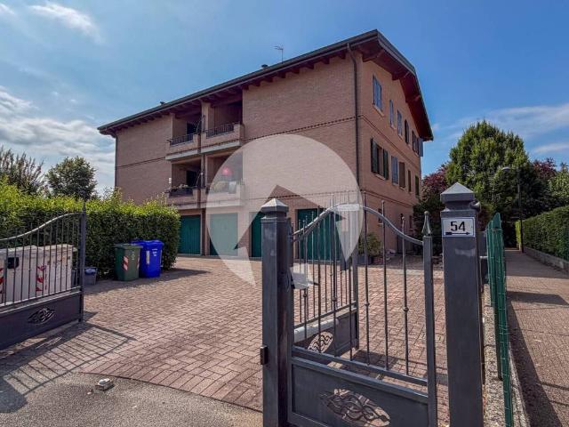 Palazzo in vendita a Villaggio Stranieri-Bazzarola, Re