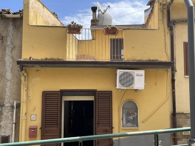 Palazzo in vendita a Reitano, Sicilia