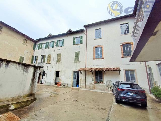 Palazzo in vendita a Chiesuola, Renate