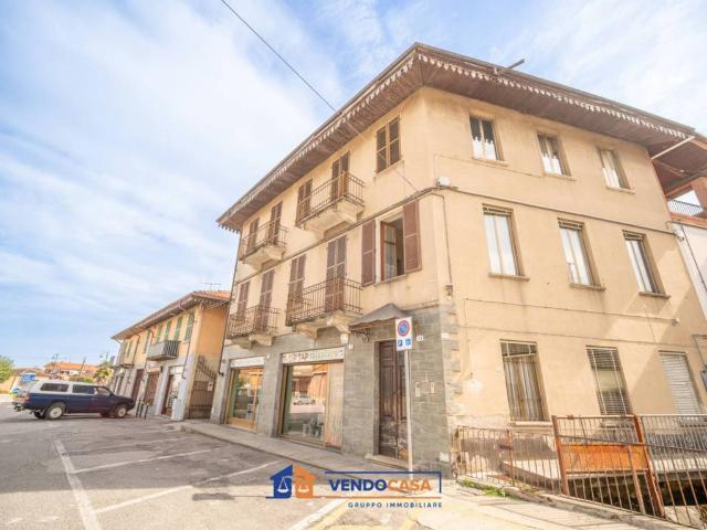 Palazzo in vendita a Revello, Cuneo