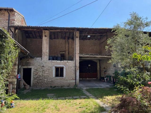 Palazzo in vendita a Rezzato, Lombardia