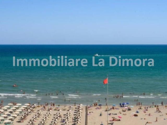 Palazzo in vendita a Alba, Riccione