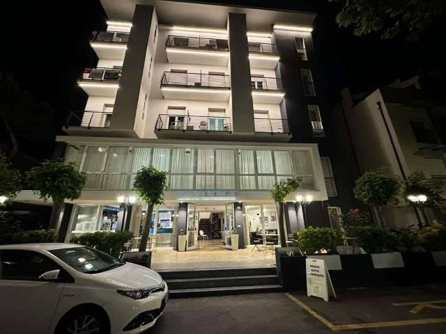 Palazzo in vendita a Alba, Riccione