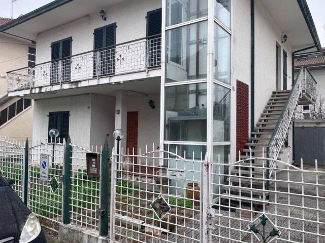 Palazzo in vendita a Riccione, Reggio Emilia