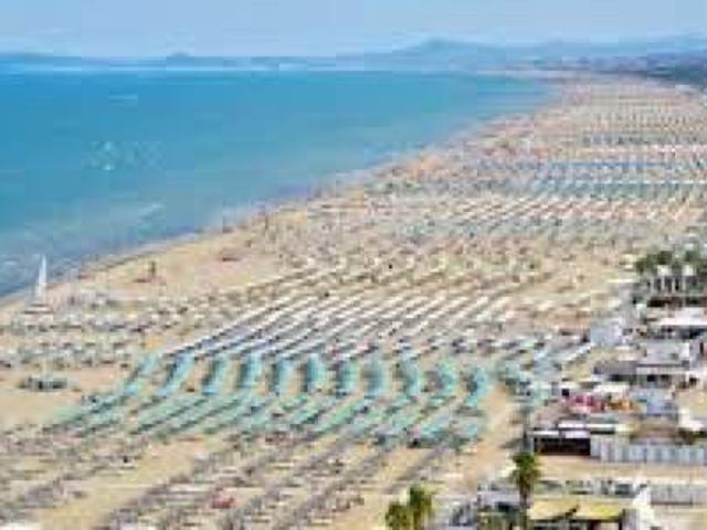 Palazzo in vendita a Alba, Riccione