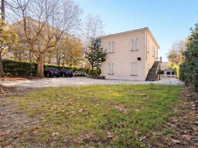 Palazzo in vendita a Rimini, Reggio Emilia