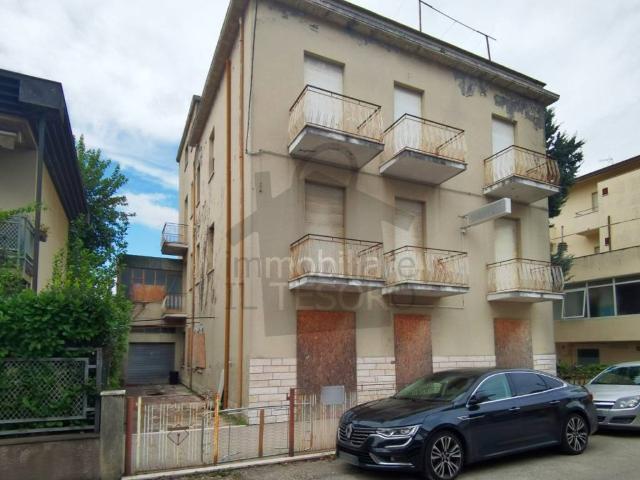 Palazzo in vendita a Rimini, Reggio Emilia