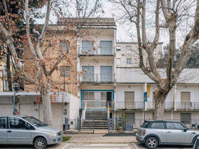 Palazzo in vendita a Rimini, Reggio Emilia
