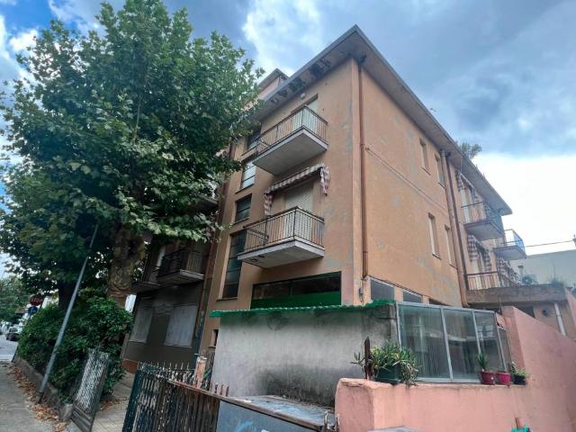 Palazzo in vendita a Rimini, Reggio Emilia