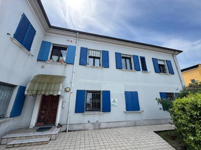 Palazzo in vendita a Rimini, Reggio Emilia