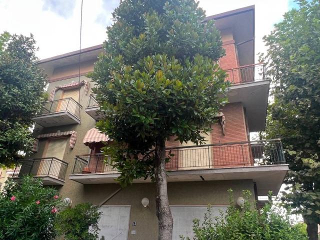 Palazzo in vendita a Rimini, Reggio Emilia