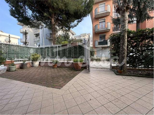 Palazzo in vendita a Rimini, Reggio Emilia
