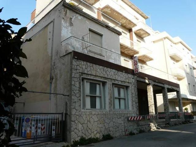 Palazzo in vendita a Rimini, Reggio Emilia