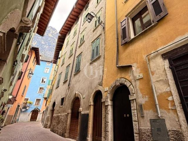 Palazzo in vendita a Comunità Alto Garda e Ledro, Riva