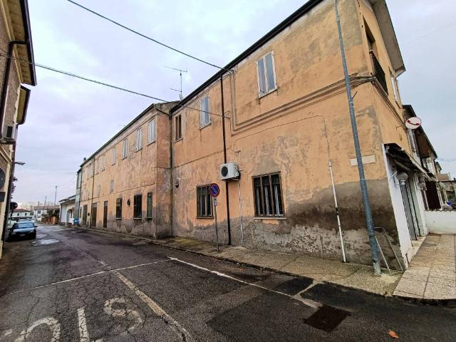 Palazzo in vendita a Unione Terre e Fiumi, Berra