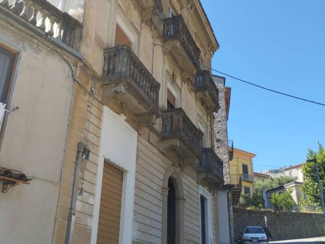 Palazzo in vendita a Rivello, Basilicata