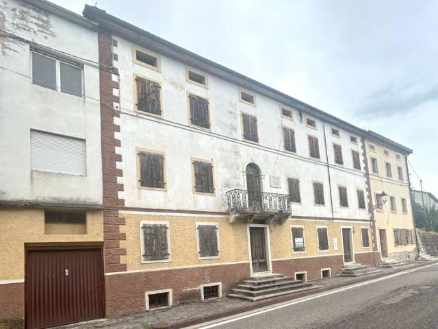 Palazzo in vendita a Canove Di Roana, Veneto