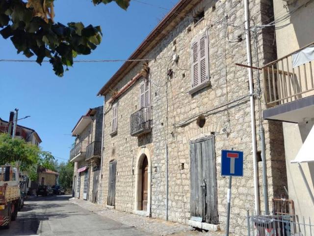 Palazzo in vendita a Roccagloriosa, Salerno
