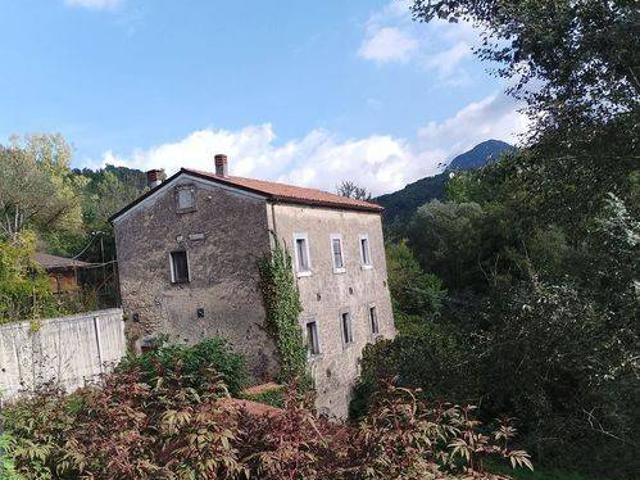 Palazzo in vendita a Rocchetta A Volturno, Molise