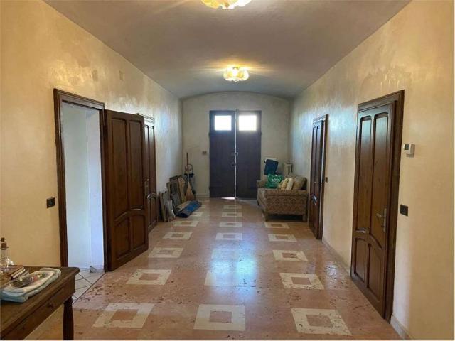 Palazzo in vendita a Pianura Reggiana, Re