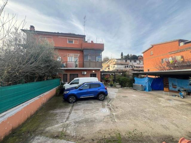 Palazzo in vendita a Casalotti, Roma