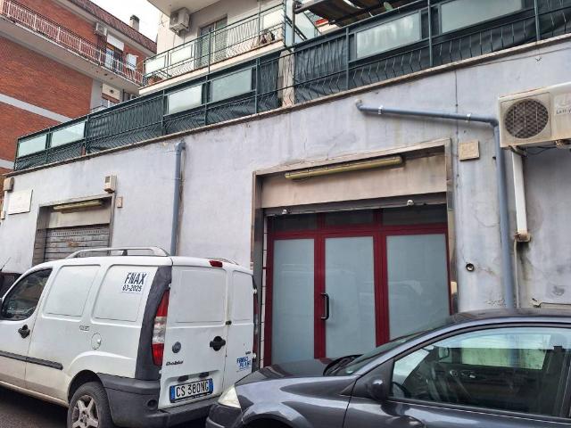 Palazzo in vendita a Cinecittà, Roma